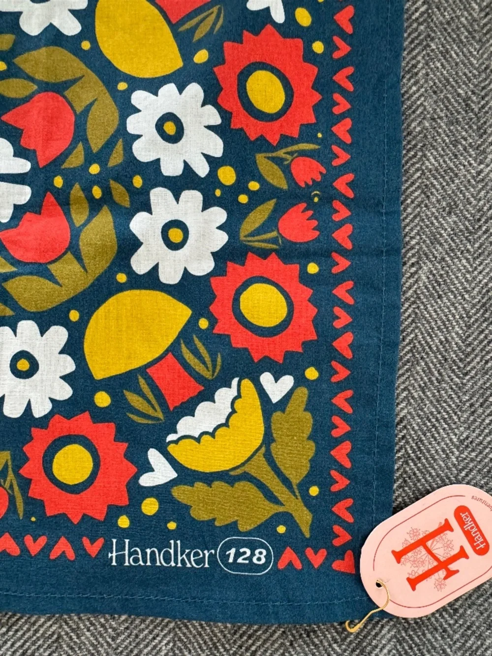 NWT, HANKER BANDANA IN DARLING, COLORFUL FLORAL PRINT!